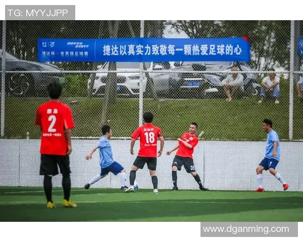 足球巨星加练全程曝光展现自律与拼搏精神激励无数球迷